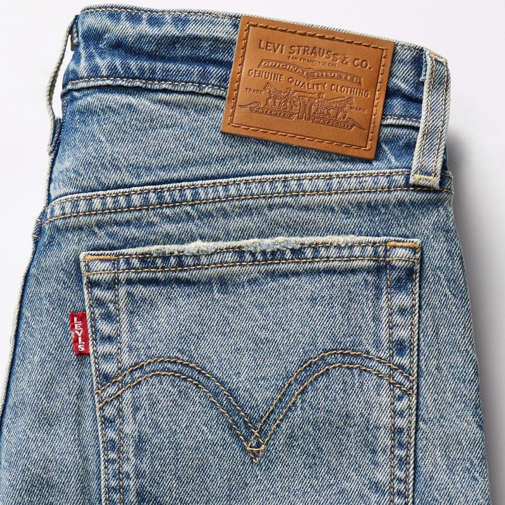 Levi’s Ribcage Shorts - Picture 8 of 10